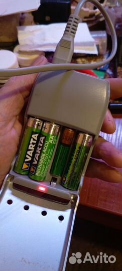 Зарядное устройство батарейки AA-AAA