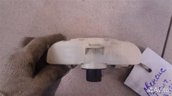 Фонарь дополнительный стоп сигнал Toyota Avensis