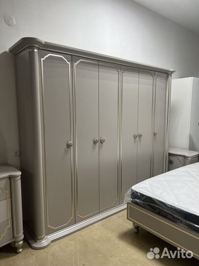 Спальный гарнитур