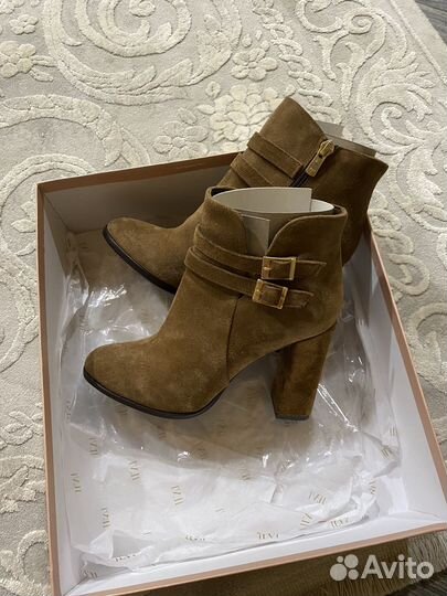 Ботинки замшевые