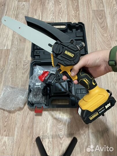 Аккумуляторая цепная пила Dewalt 24 V