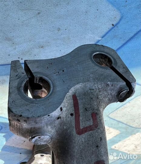 Кулак поворотный передний левый 4G0407253B