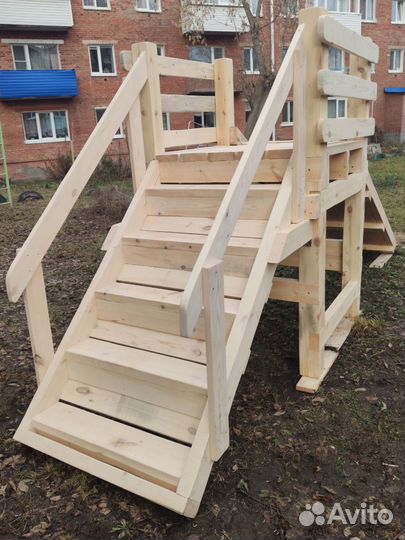 Детская горка деревянная