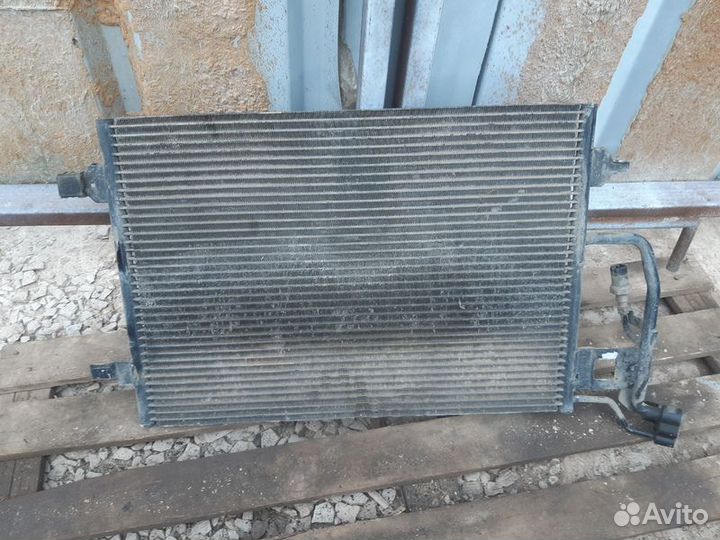 Радиатор кондиционера Volkswagen Passat