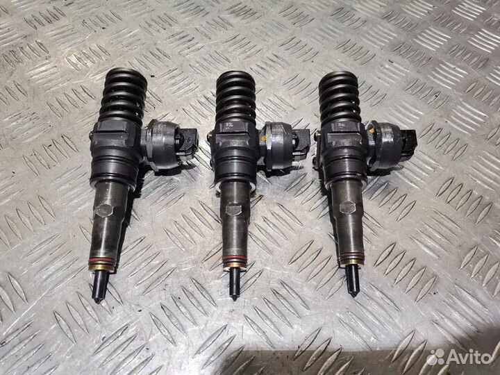 Форсунка топливная Audi A4 B7 2006 038130073BJ