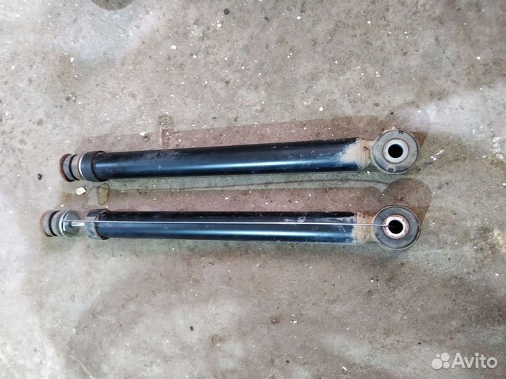 Амортизатор (стойка) задняя Renault Duster