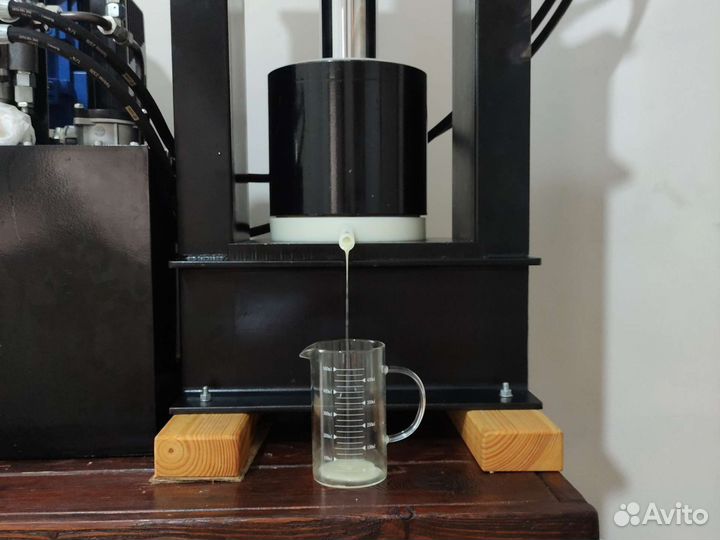 Настоящее конопляное масло холодного отжима