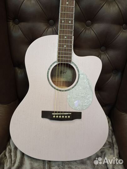 Электроакустическая гитара Cort уменьшенная