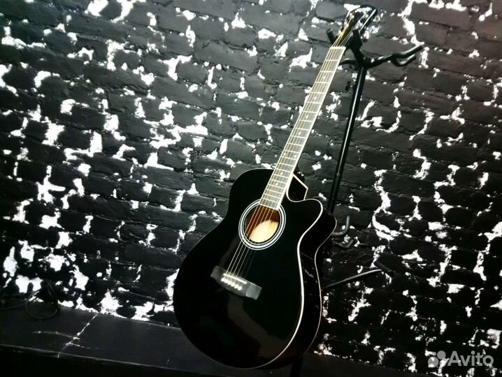 Гитара с чехлом