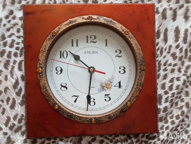 Часы электронные настенные СССР anlida