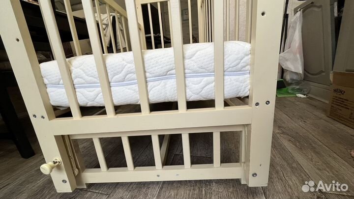 Детская кровать с маятником