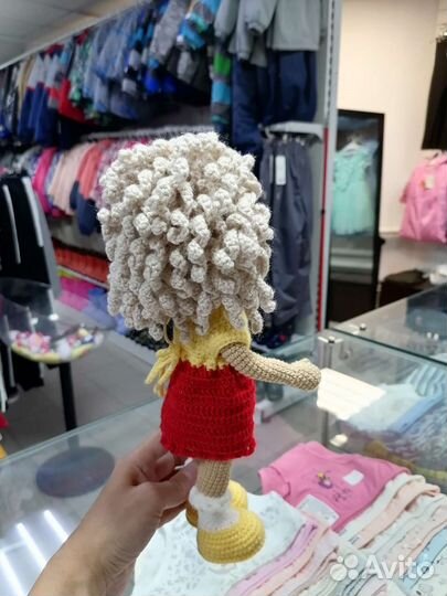 Вязаная кукла ручной работы