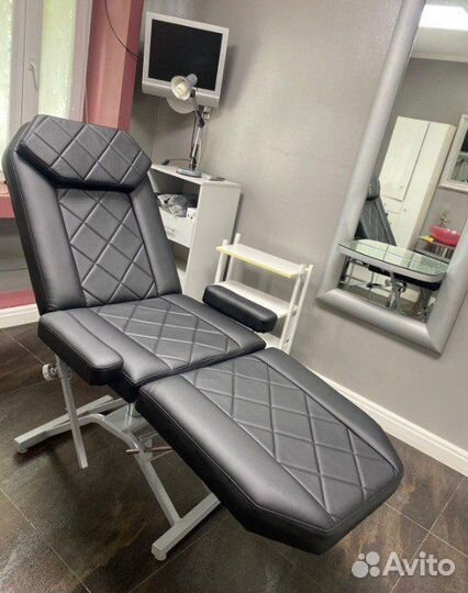 Поворотное косметологическое кресло