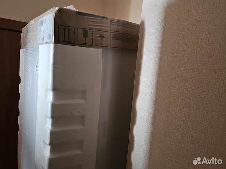 Новый вналичии Холодильник indesit ds 4200w 2метр