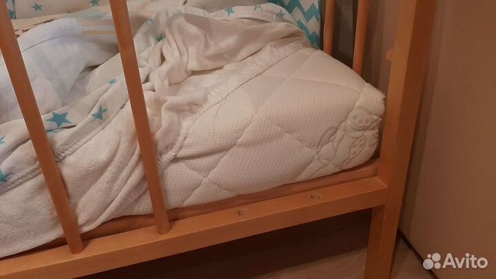 Детская кроватка с матрасом
