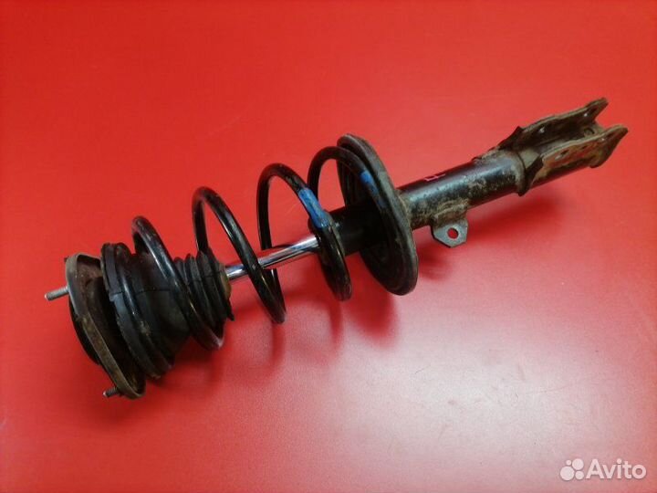 Стойка подвески передняя правая Toyota Corolla