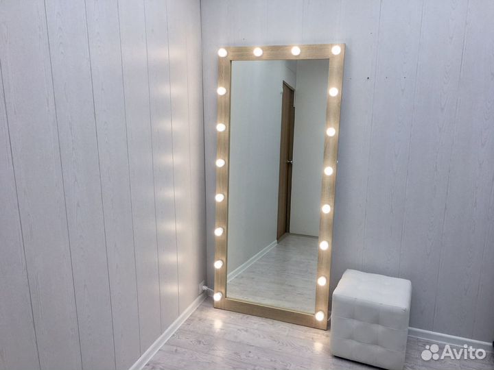 Зеркало напольное с подсветкой