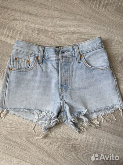 Джинсовые шорты levis