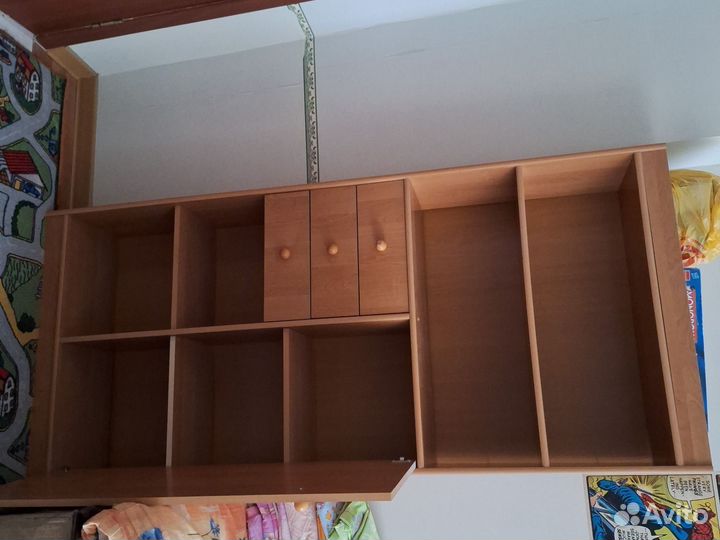 Книжный шкаф