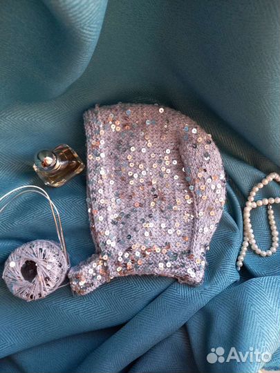 Женские вязаные чепчики