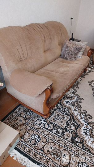 Мягкая мебель и журнальный столик, б/у