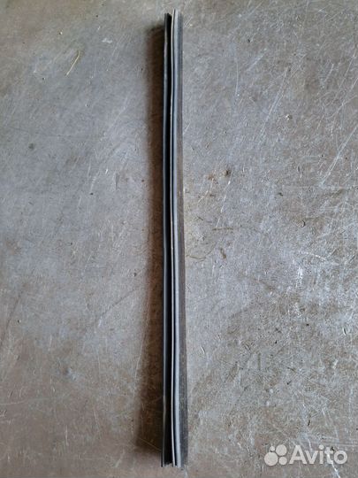 Уплотнитель стекла Volvo S40