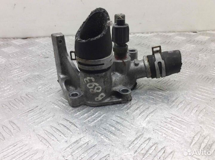 Фланец (тройник) системы охлаждения Ford Focus 1N1