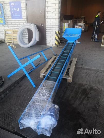 Транспортер ленточный скребковый