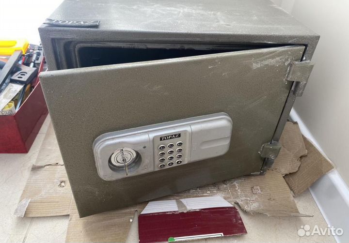 Вскрытие замков дверей, автомобилей