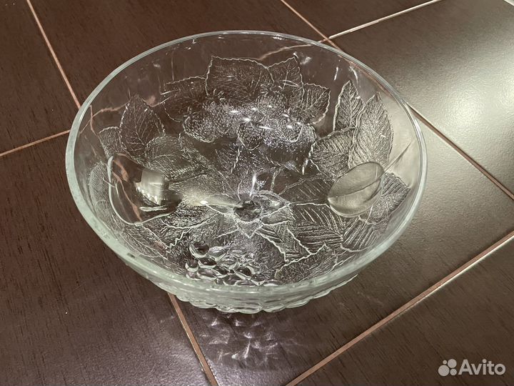 Ваза для фруктов на ножке