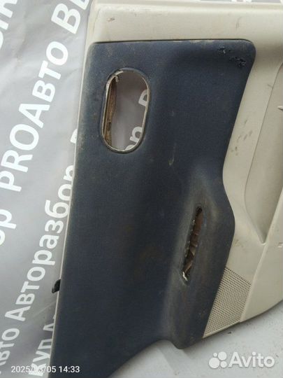 Обшивка боковой двери задняя левая Renault Megane