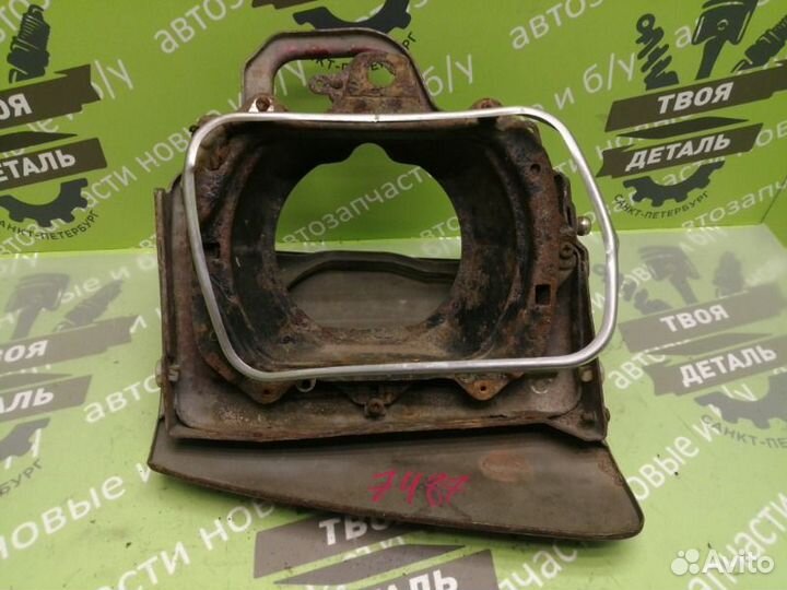 Кронштейн фары левый Mazda 323 BG хетчбек 1.6 B6