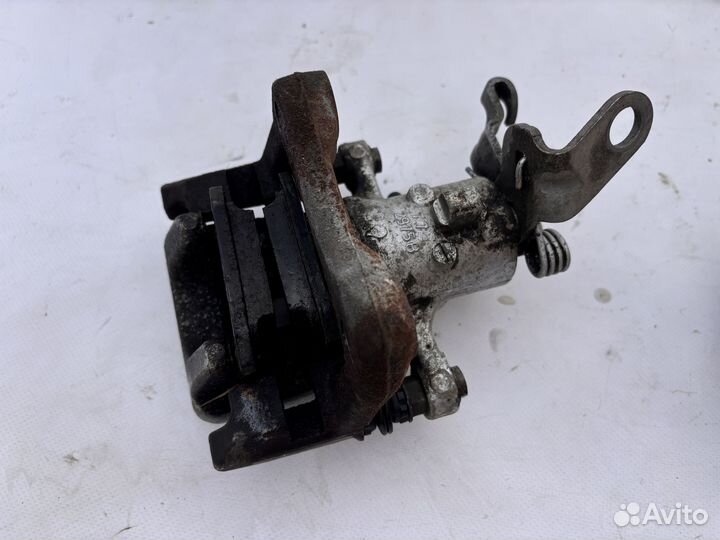 Суппорт задний Skoda Octavia A7