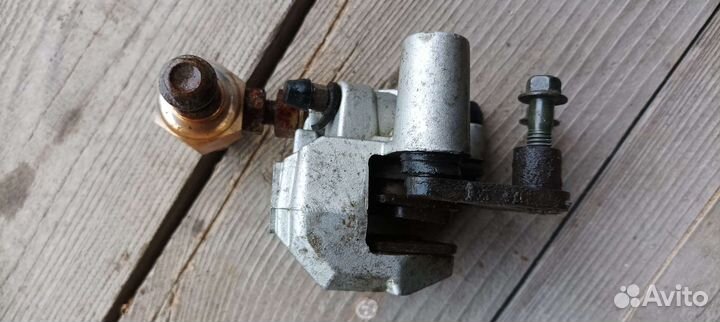 Суппорт тормозной передний на скутер