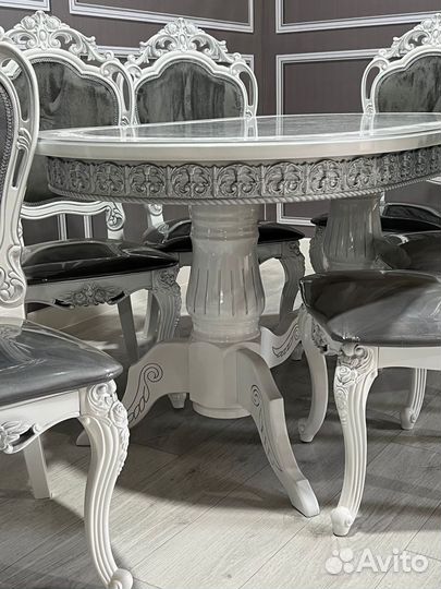 Кухонный стол и стулья