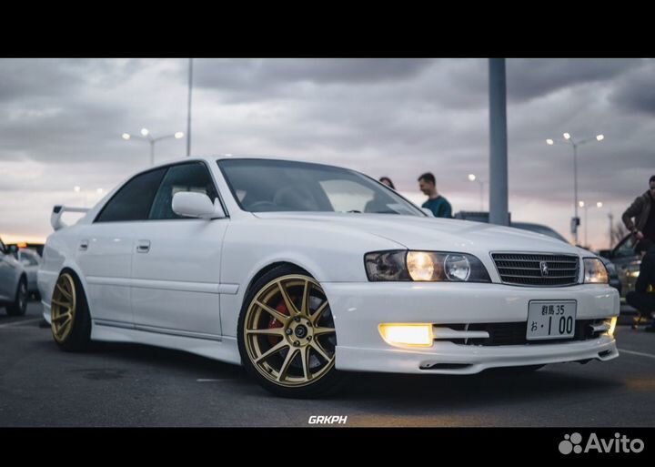 Передний бампер jzx100 с губой и туманами оригинал