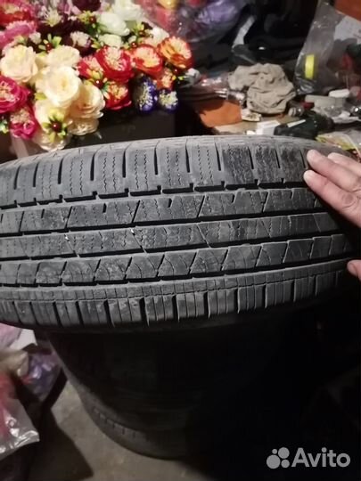 Continental CrossContact LX 215/65 R16 98H