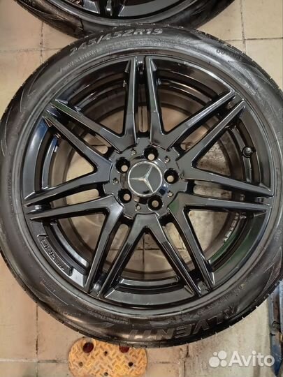 Комплект оригинал на Mercedes V class R19