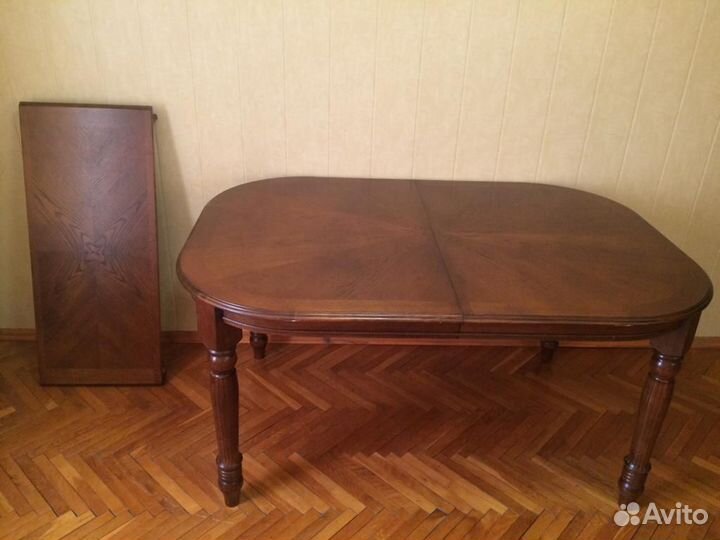 Обеденный стол Малазия