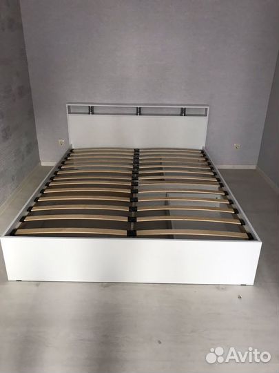 Кровать двуспальная