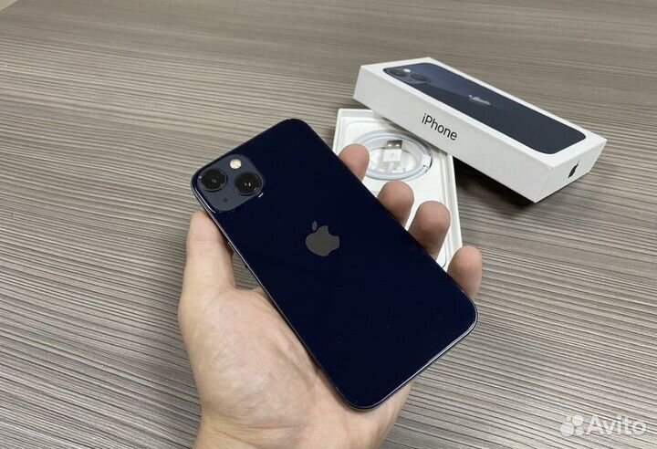 Телефон iPhone 13