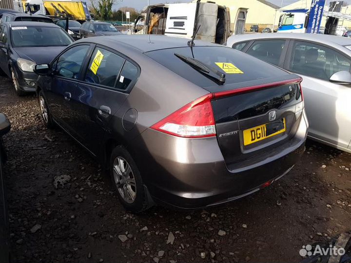 В разборе Honda Insight