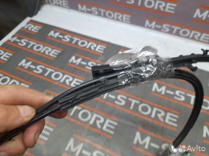 Тросик капота Фольцваген Passat b6 Правый руль