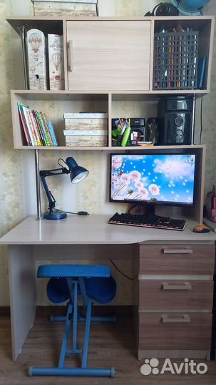 Письменный, компьютерный стол с надстройкой