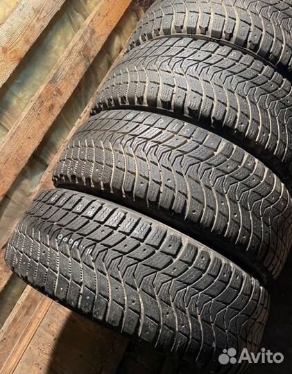 Michelin X-Ice North 3 215/60 R16