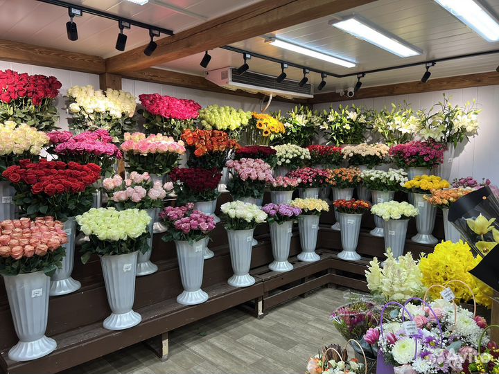 Продавец в магазин цветов