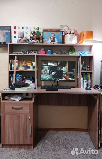 Письменный стол