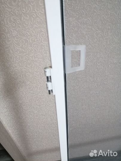 Распашная москитная сетка на балконную дверь