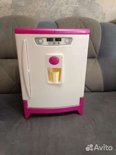 Игрушечный холодильник