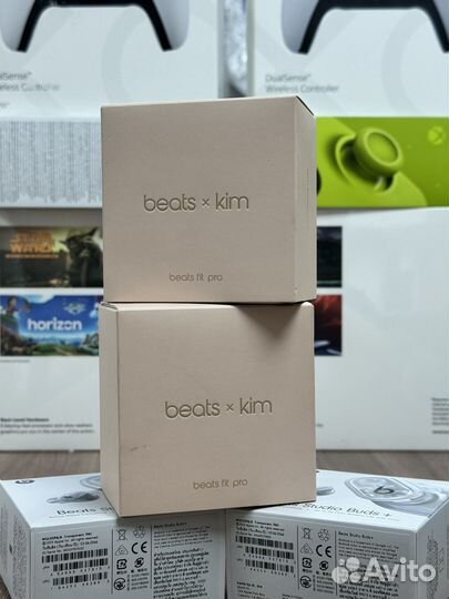 Beats Fit Pro Kim Kardashian Moon - новые